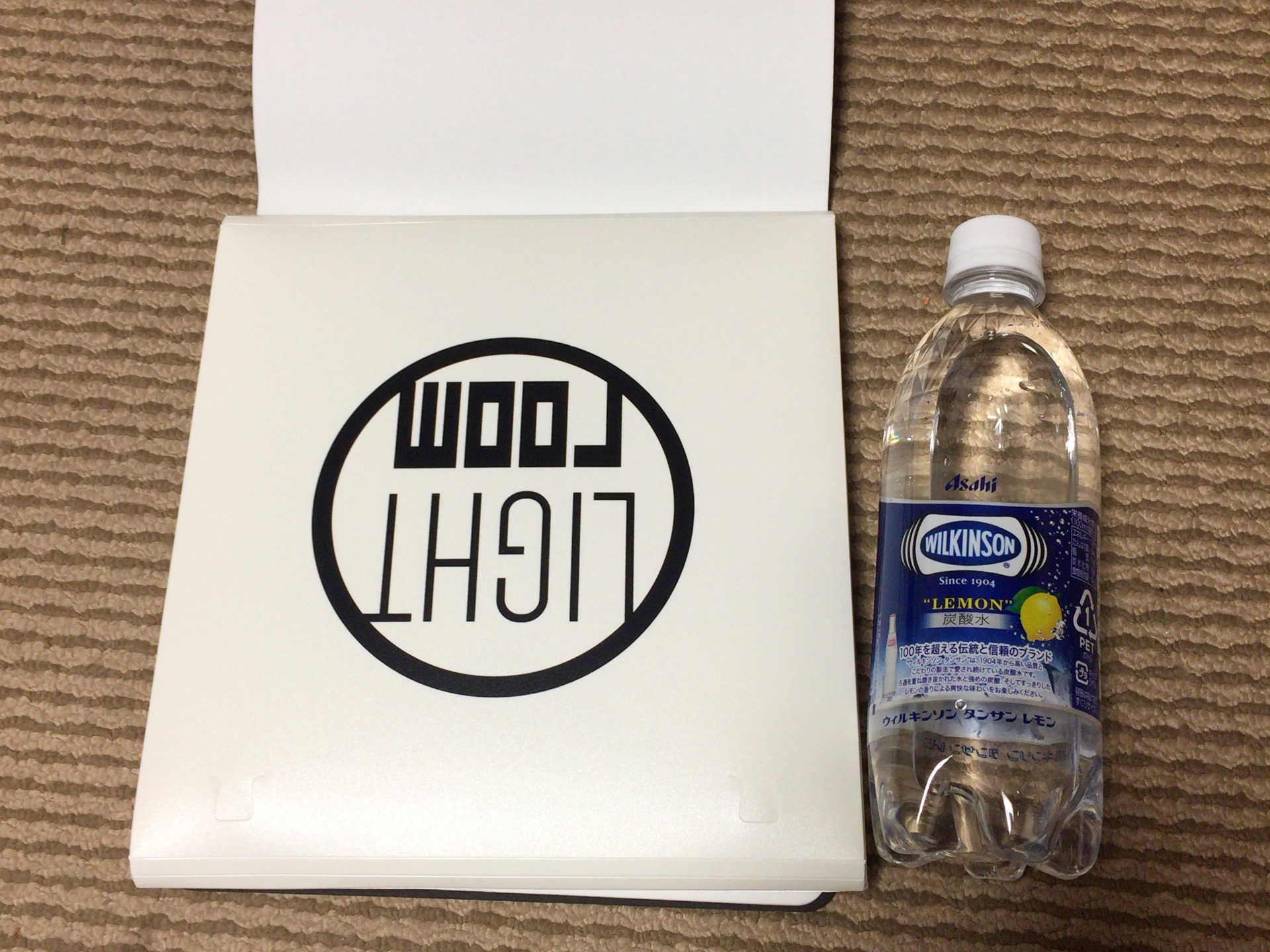 amazonで折りたたみ撮影ボックス買ってみた