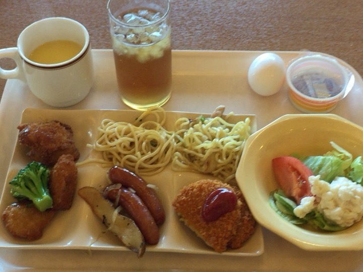 ファミレスCOCO'S(ココス)朝食バイキングの様子